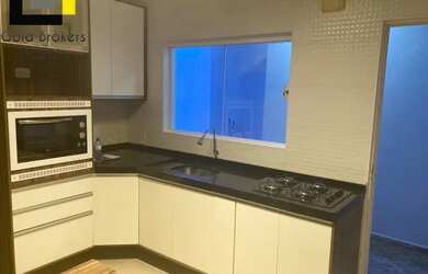 Imagem: A casa possui 2 Dormitórios, 1 Banheiro, 2 Vagas na garagem