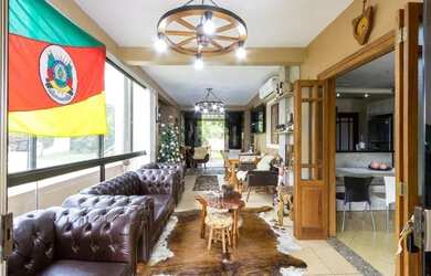 Imagem: A casa possui 3 Dormitórios, 2 Banheiros, 2 Vagas na garagem