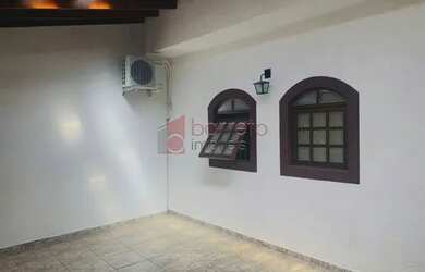 Imagem: A casa possui 2 Dormitórios, 2 Banheiros, 2 Vagas na garagem