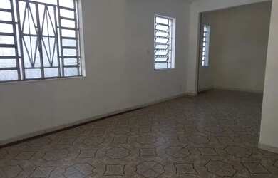 Imagem: A casa possui 4 Dormitórios, 3 Banheiros, 2 Vagas na garagem