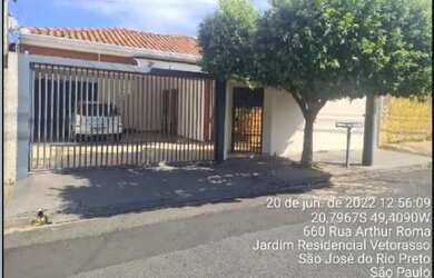 Imagem: A casa possui 4 Dormitórios, 3 Banheiros, 2 Vagas na garagem