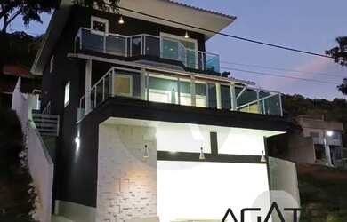 Imagem: A casa possui 3 Dormitórios, 3 Banheiros e está localizado