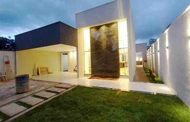 Imagem 3: Casa de alto padrão a venda no Jardim Balneário Meia Ponte, possui 360m² de lote e 185m² c