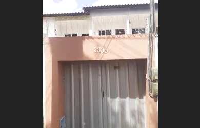 Imagem: A casa possui 2 Dormitórios, 2 Banheiros e 2 Vagas na garagem