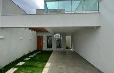 Imagem: A casa possui 3 Dormitórios, 3 Banheiros, 1 Vaga na garagem