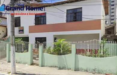 Imagem: A casa possui 3 Dormitórios, 1 Banheiro, 2 Vagas na garagem