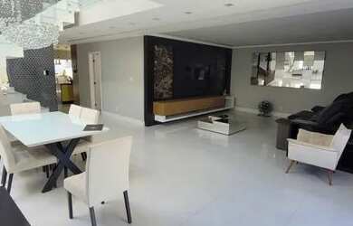 Imagem: A casa em condomínio possui 4 Dormitórios, 5 Banheiros, 2