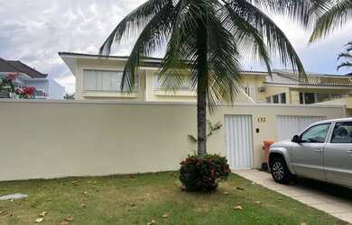 Imagem: A casa em condomínio possui 4 Dormitórios, 5 Banheiros, 3