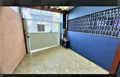 Imagem: A casa possui 2 Dormitórios, 2 Banheiros, 1 Vaga na garagem