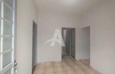 Imagem: A casa possui 3 Dormitórios, 1 Banheiro e 60m² de Área e