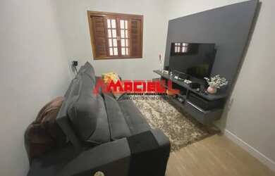 Imagem: A casa possui 3 Dormitórios, 2 Banheiros, 2 Vagas na garagem