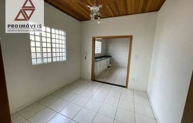 Imagem: A casa possui 2 Dormitórios, 1 Banheiro, 1 Vaga na garagem