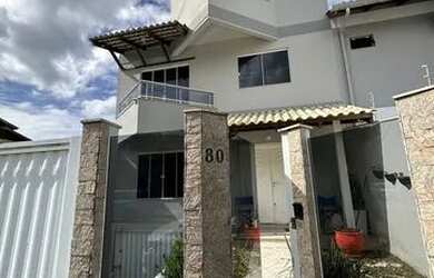 Imagem: A casa possui 5 Dormitórios, 5 Banheiros, 3 Vagas na garagem