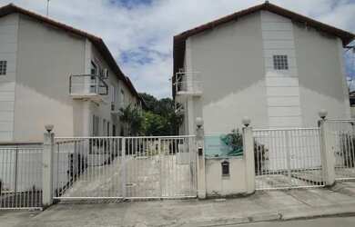 Imagem: A casa possui 2 Dormitórios, 1 Banheiro, 1 Vaga na garagem