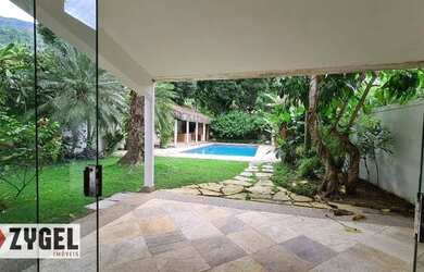 Imagem: A casa em condomínio possui 4 Dormitórios, 3 Banheiros, 2