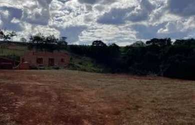 Imagem: O terreno possui 2200m² de Área e está localizado em São