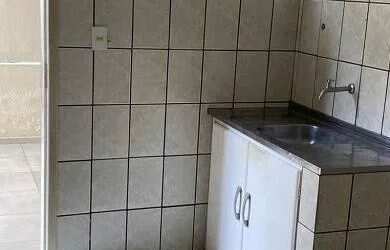 Imagem: A casa possui 2 Dormitórios, 1 Banheiro, 1 Vaga na garagem