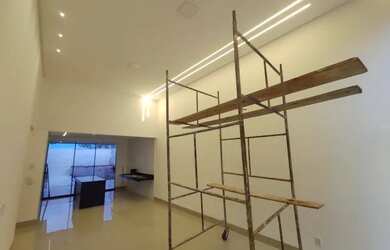 Imagem 14: Casa de alto padrão a venda no Jardim Balneário Meia Ponte, possui 360m² de lote e 185m² c