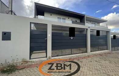 Imagem: A casa possui 3 Dormitórios, 3 Banheiros, 2 Vagas na garagem