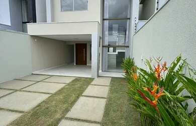 Imagem: A casa possui 3 Dormitórios, 4 Banheiros, 3 Vagas na garagem