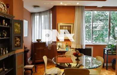 Imagem: O apartamento possui 4 Dormitórios, 3 Banheiros, 155m² de