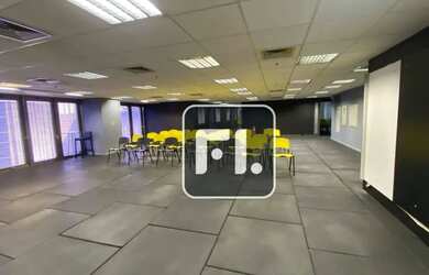 Imagem: O depósito possui 5 Vagas na garagem, 551m² de Área e está