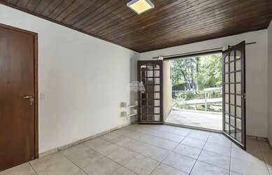 Imagem 8: Casa á venda medindo 209 metros quadrados com 2 dorm. e 1 suíte no bairro...