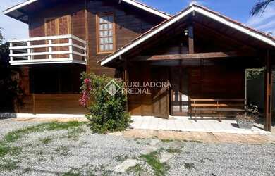 Imagem: A casa possui 5 Dormitórios, 4 Banheiros, 126m² de Área