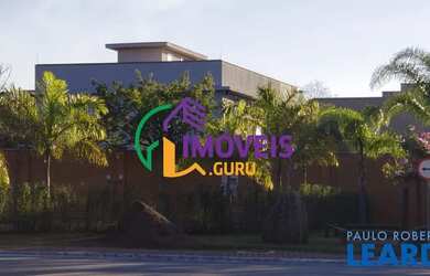 Imagem: A casa em condomínio possui 5 Dormitórios, 5 Banheiros, 4