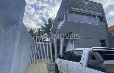 Imagem: O depósito à venda possui 5 Vagas na garagem e 200m² de Área