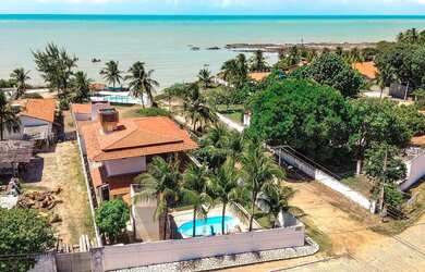 Imagem: A casa possui 2 Dormitórios, 4 Banheiros, 3 Vagas na garagem