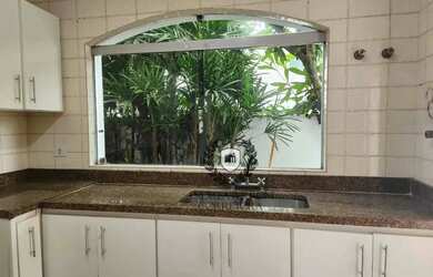 Imagem 6: Imóvel para aluguel possui 370 metros quadrados com 4 quartos