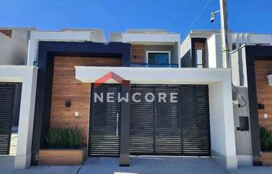 Imagem: A casa possui 3 Dormitórios, 4 Banheiros, 2 Vagas na garagem