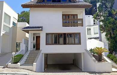 Imagem: A casa em condomínio possui 3 Dormitórios, 3 Banheiros, 4