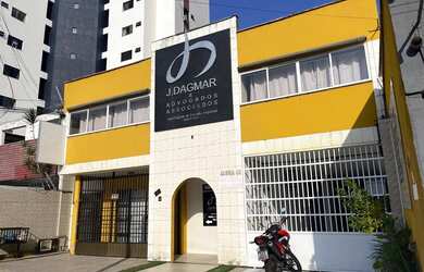 Imagem: O apartamento possui 1 Dormitório, 1 Banheiro, 1 Vaga na garagem