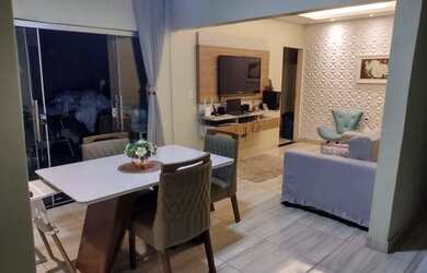 Imagem: A casa à venda possui 3 Dormitórios, 2 Banheiros, 2 Vagas