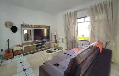 Imagem: A casa possui 5 Dormitórios, 4 Banheiros, 5 Vagas na garagem