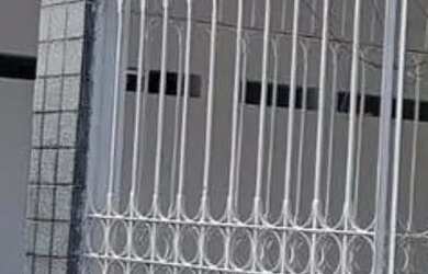 Imagem: A casa possui 2 Dormitórios, 1 Banheiro, 1 Vaga na garagem