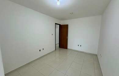 Imagem: A casa possui 3 Dormitórios, 3 Banheiros, 1 Vaga na garagem