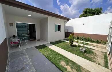 Imagem: A casa possui 3 Dormitórios, 1 Banheiro, 3 Vagas na garagem