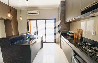 Imagem: A casa em condomínio possui 3 Dormitórios, 3 Banheiros, 2