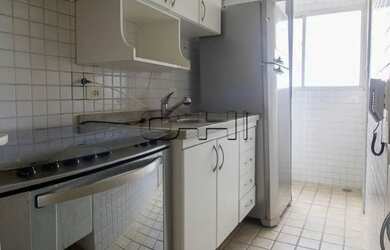 Imagem: O apartamento possui 2 Dormitórios, 1 Banheiro, 2 Vagas na