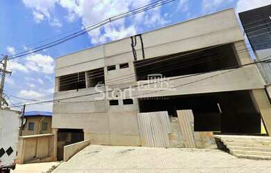 Imagem: O depósito possui 5 Vagas na garagem, 2.500m² de Área e