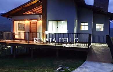 Imagem: A casa possui 2 Dormitórios, 2 Banheiros, 2 Vagas na garagem