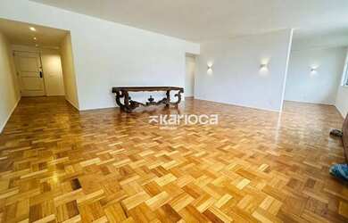 Imagem: O apartamento possui 4 Dormitórios, 1 Banheiro, 1 Vaga na garagem