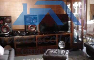 Imagem: A casa possui 4 Dormitórios, 4 Banheiros, 4 Vagas na garagem