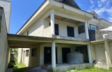 Imagem: A casa em condomínio possui 4 Dormitórios, 5 Banheiros, 3