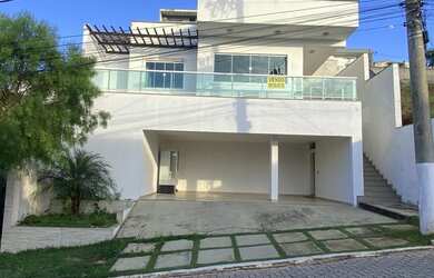 Imagem: A casa em condomínio para alugar possui 4 Dormitórios, 3 Banheiros