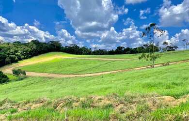 Imagem: O terreno possui 600m² de Área e está localizado em Centro