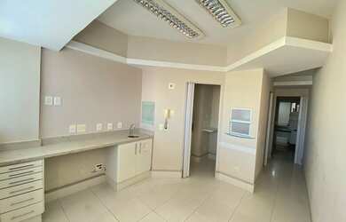 Imagem: O depósito possui 1 Vaga na garagem, 33m² de Área e está